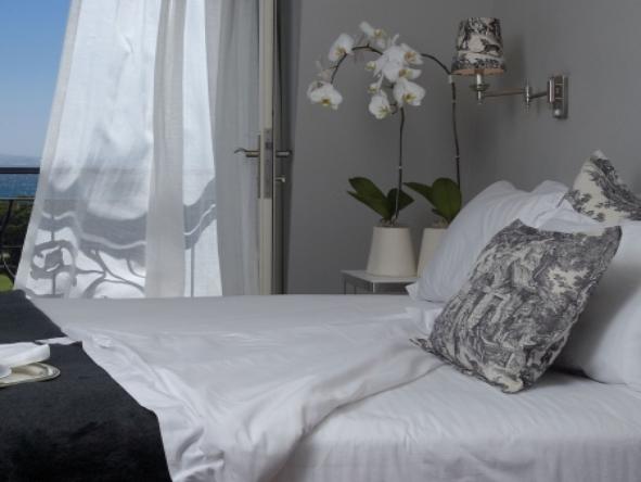 Cape Royale Luxury Hotel and Residence - Bedroom1